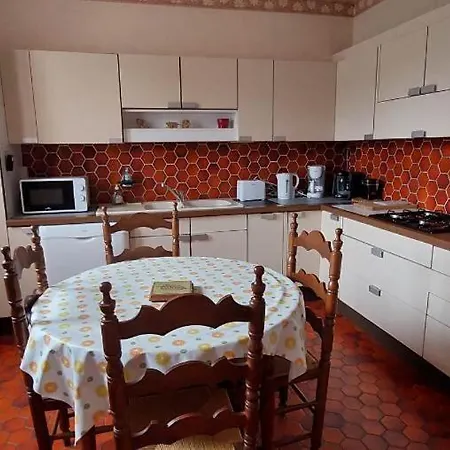 Grand Logement Dans Belle Maison Perigourdine A 2 Pas Du Centre De Avec Stationnement Devant *