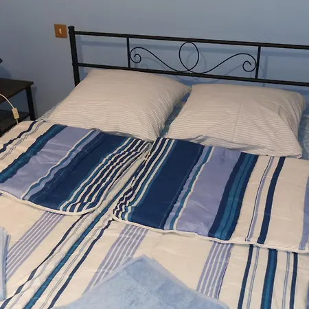 Grand Logement Dans Belle Maison Perigourdine A 2 Pas Du Centre De Avec Stationnement Devant